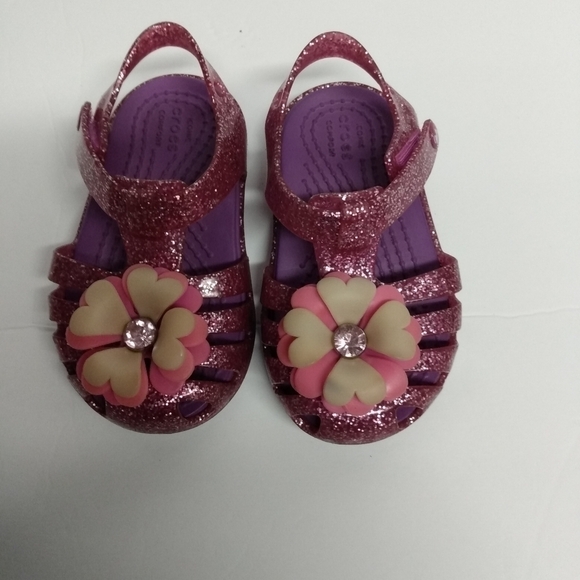 Crocs Infant Girl T-Strip Sandals, sz 5, Pink with cream flower.pre-owned - Picture 1 of 6